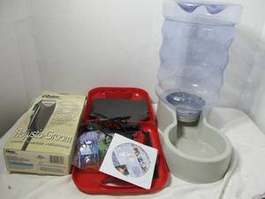Pet Grooming Lot With Water Dispenser