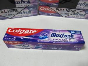 Colgate MaxFresh Knockout Whitening Fluoride Toothpaste  Mint Fusion, 1.9 oz1
