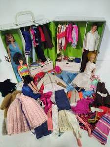 Barbie & Francie Vintage Doll Trunk  Dolls & Accessories