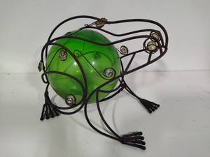 Metal Garden Frog wGlass Sphere Body