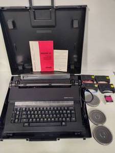 Olivetti Praxis 35 Electric Typewriter
