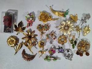 Lot of FloralLeaf Brooches