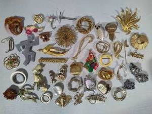 Assortment of Vintage Brooches