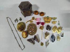 Assorted Vintage Jewelry