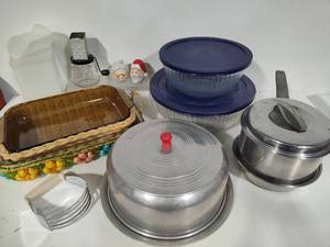 Vintage Pyrex, Rubbermaid, Serving Pieces & Pots