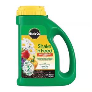 Miracle-Gro Shake n Feed Plant Food 9 lb (Pack of