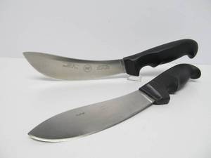 Pair of CASE XX 309-6 SS Skinning Knives