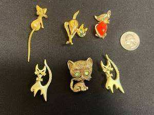 Gold-Tone Cat Pin Set with Rhinestones and Moveable Tail - Vintage Costume Jewelry