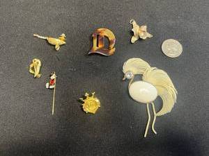 VTG Disney Minnie Mouse Enamel Pin & Vintage Gold-Tone Brooches - Collectible Jewelry Set Inc Napier