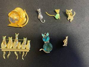 Super Cool VTG Collection of Cat PinsBrooches Inc Gold-Tone Cat Crown Parure