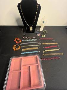 Beaded Jewelry Collection - Inc Necklace with Pendant, Bracelets & Ring in Display Case