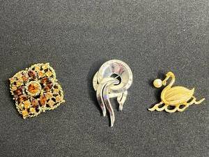 VTG Brooches Inc Weiss, Kramer & Trifari