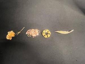 VTG Giovanni, ART & BSK Brooch Set - Gold-Tone Floral Brooch with Pearl Accent - Vintage Pin-Back, Two-Piece Bouquet