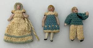 Lot Of Three Antique German Hertwig (Carl Horn) Miniature Family Dollhouse Dolls