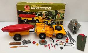 1974 VERY RARE (STEVE SCOUT) Action Figure The Pathfinder Jeep, Trailer And Boat In Original Box (Tent Flaking)