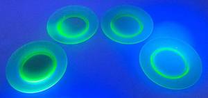 Set Of Four Vintage Green Vaseline Uranium Glass 8 12 Plates (Glows Under UV Light)