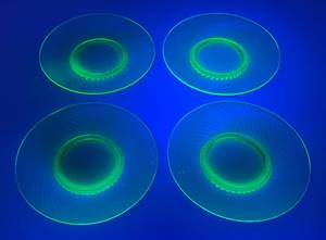 Set Of Four Vintage Swirl Green Vaseline Uranium Glass 8 Plates (Glows Under UV Light)