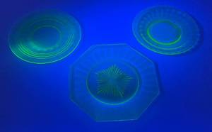 Misc. Vintage Green Vaseline Uranium Glass Plates 16 Round, 1 6 14 Round And 1 7 Octagon (Glows Under UV Light)