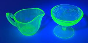 Vintage 1935 US Glass Brand Green Depression URANIUM Glass Strawberry Design Sherbert Bowl 3 x 4 & Green Uranium Glass Gravy Boat 3 x 5 Chips Present (Both Glow Under UV Light)