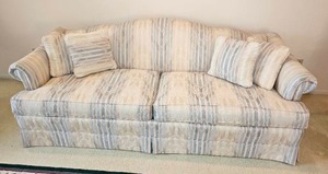 Dayton�s Furniture Camelback Sofa