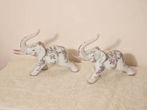 Elegant Chinoiserie Porcelain Figures Pair