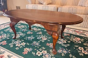 Mahogany Queen Anne Formal Cocktail Table