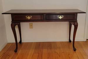 Elegant Queen Ann Console Library Table
