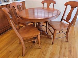 Canadian Elm Round Pedestal Dining Table Set with 4 Chairs