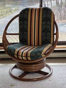 Rattan Swivel Lounge Chair with Patterned Upholstery