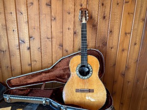 model 1116-4 Ovation Guitar with case