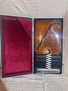 vintage Oscar Schmidt 36-chord autoharp Lightly if ever played.