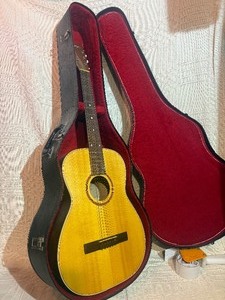 Vintage Goya Classical Acoustic Guitar w Original Hard Case  Clean, Great Tone