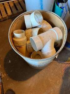 BARREL OF FITTINGS AND REDUCERS.