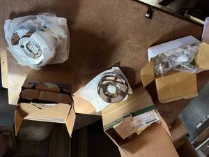 2- SHOWER HEAD KITS, CHROME FLANGES TUBSHOWER.