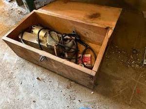 BOX WITH BELT SANDER