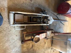 TWO FLOOR JACKS