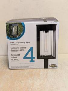 NEW SOLAR LED PATHWAY LIGHTS 4PK
