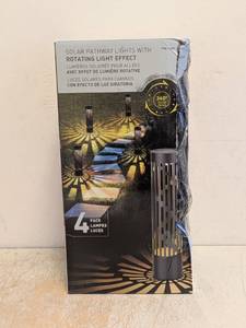 SOLAR PATHWAY LIGHTS WITH ROTATING LIGHT EFFECT 4 PACK