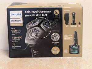 PHILIPS NORELCO SHAVER 8000