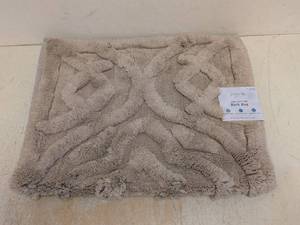 NEW WELHOME BY WELSPUN BATH RUG TAN