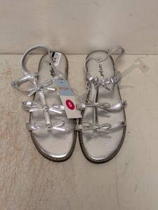 NEW CAT & JACK KIDS ARIA BOW SANDALS SIZE 5 SILVER
