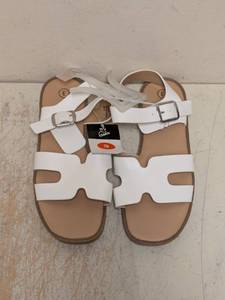 NEW ART CLASS KIDS SANDALS SIZE 3 IVORY