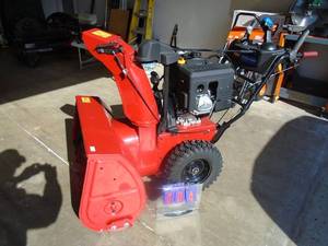 Toro 1232 ohxe snow blower. Looks nearly new. Electric start. As shown.
