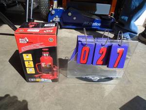 Big Red 12 ton bottle jack. New in box. As shown.