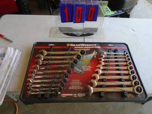 Gear wrench set SAE & metric. Missing �. As shown.