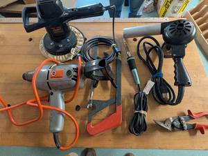 Black & Decker Polisher with Cords and Accessories - BenchHandheld Tool