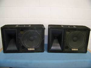 (2) Yamaha 12 Speakers