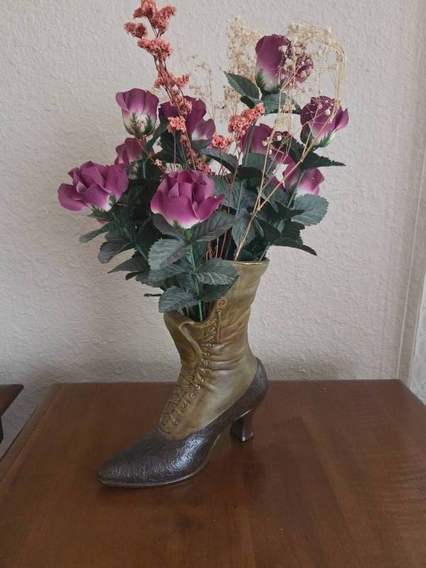Vintage Victorian 2 toned boot vase W bouquet of flowers