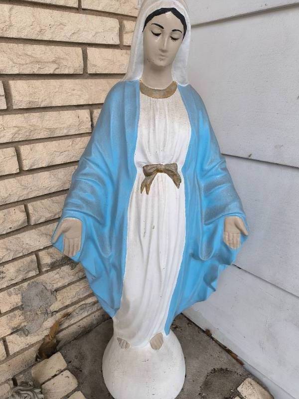 Outdoor Mary statue