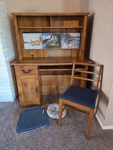 Office desk and chair with 2 seat pillows
